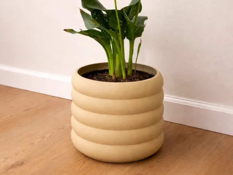 Vaso Organico Moderno – Design Minimal a Fasce