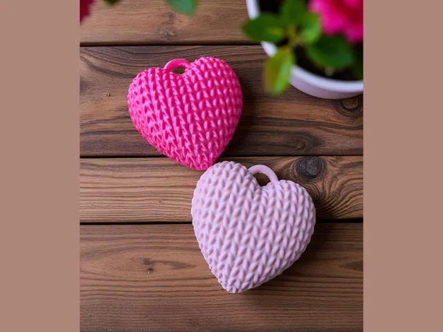 Cute Knitted Heart Keychain (No Assembly)