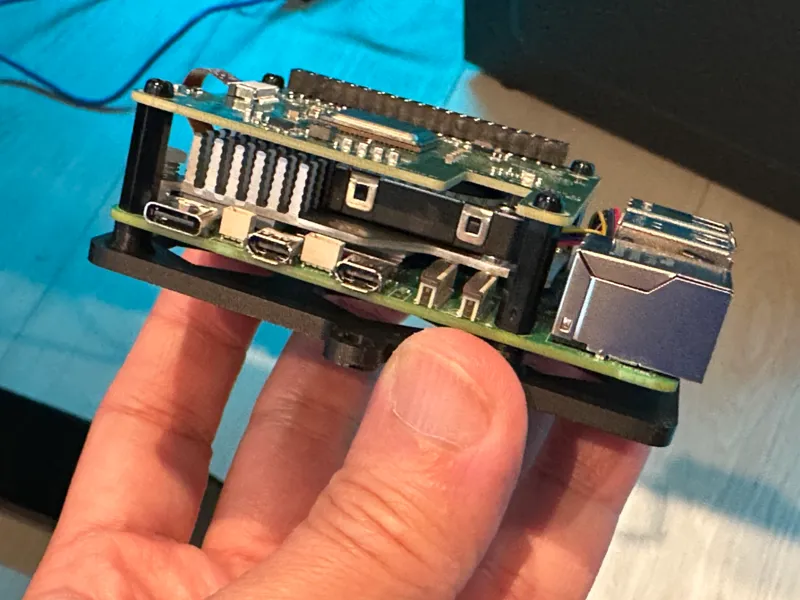 Pi 4 / 5 Mounting Place with recessed screws holes