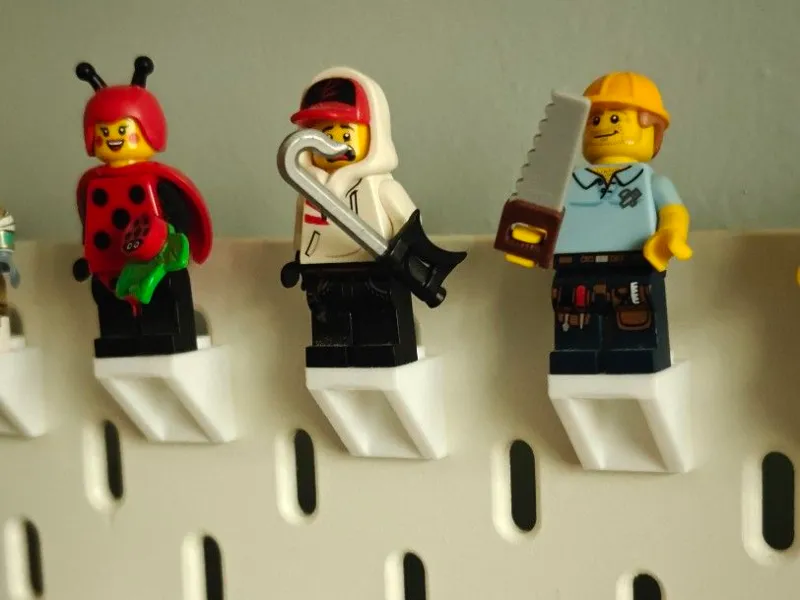Skadis Brick minifigure stand