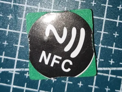 Filament sample card with NFC