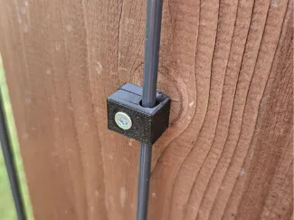 Wire fence clip