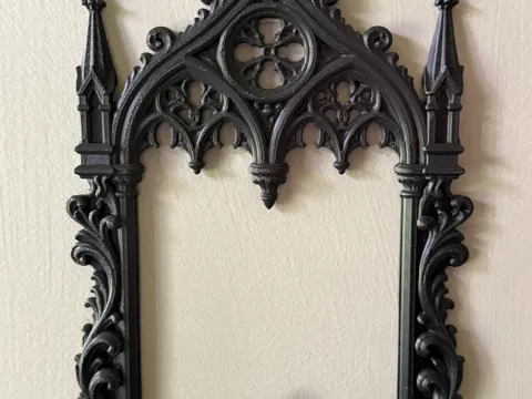 Marco decorativo: Gothic Catherdral Frame — referencia de MakerWorld