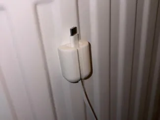 Ladekabelhalter mit Magneten