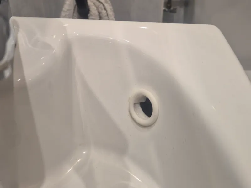 Recubrimiento/embellecedor para lavabo