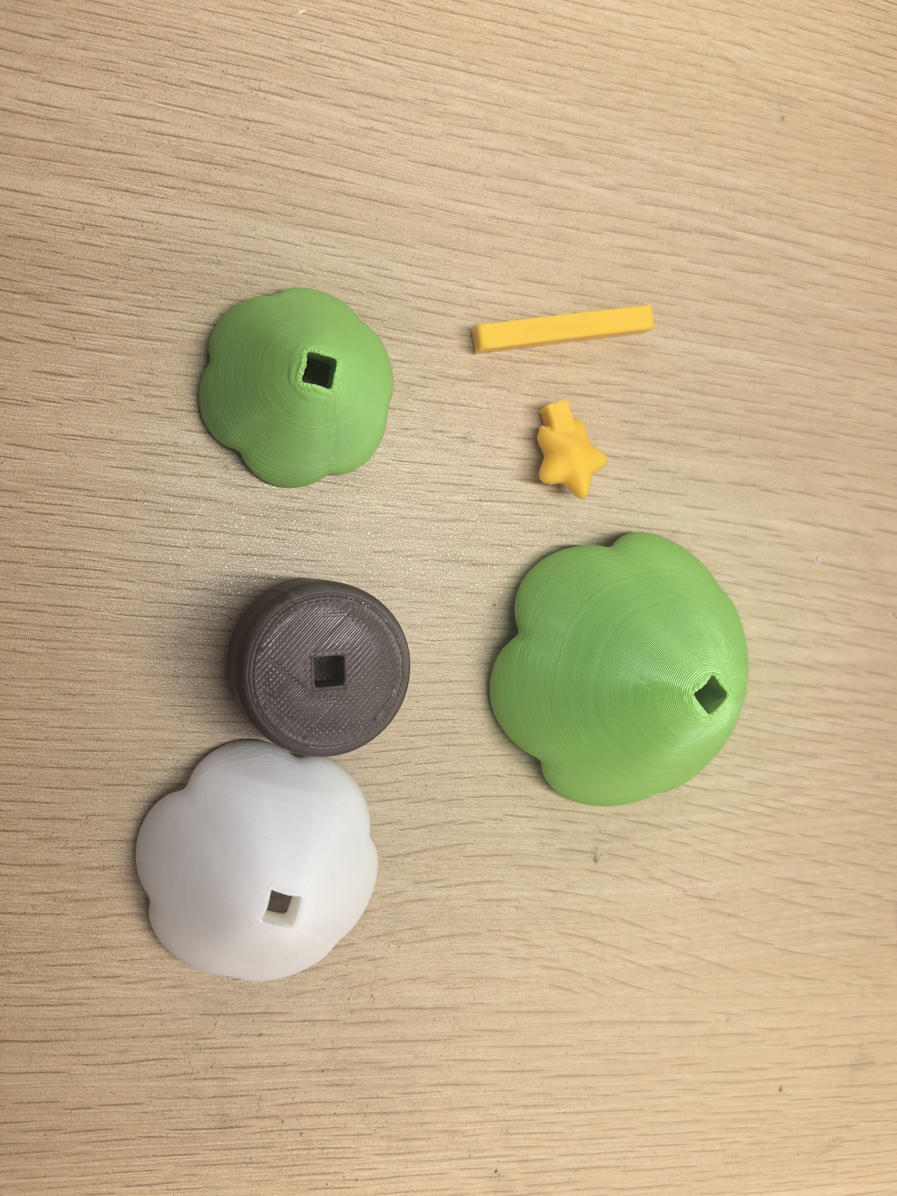 Miniatura 5 do modelo 3D 一棵可爱的圣诞树 分色打印 无需ams