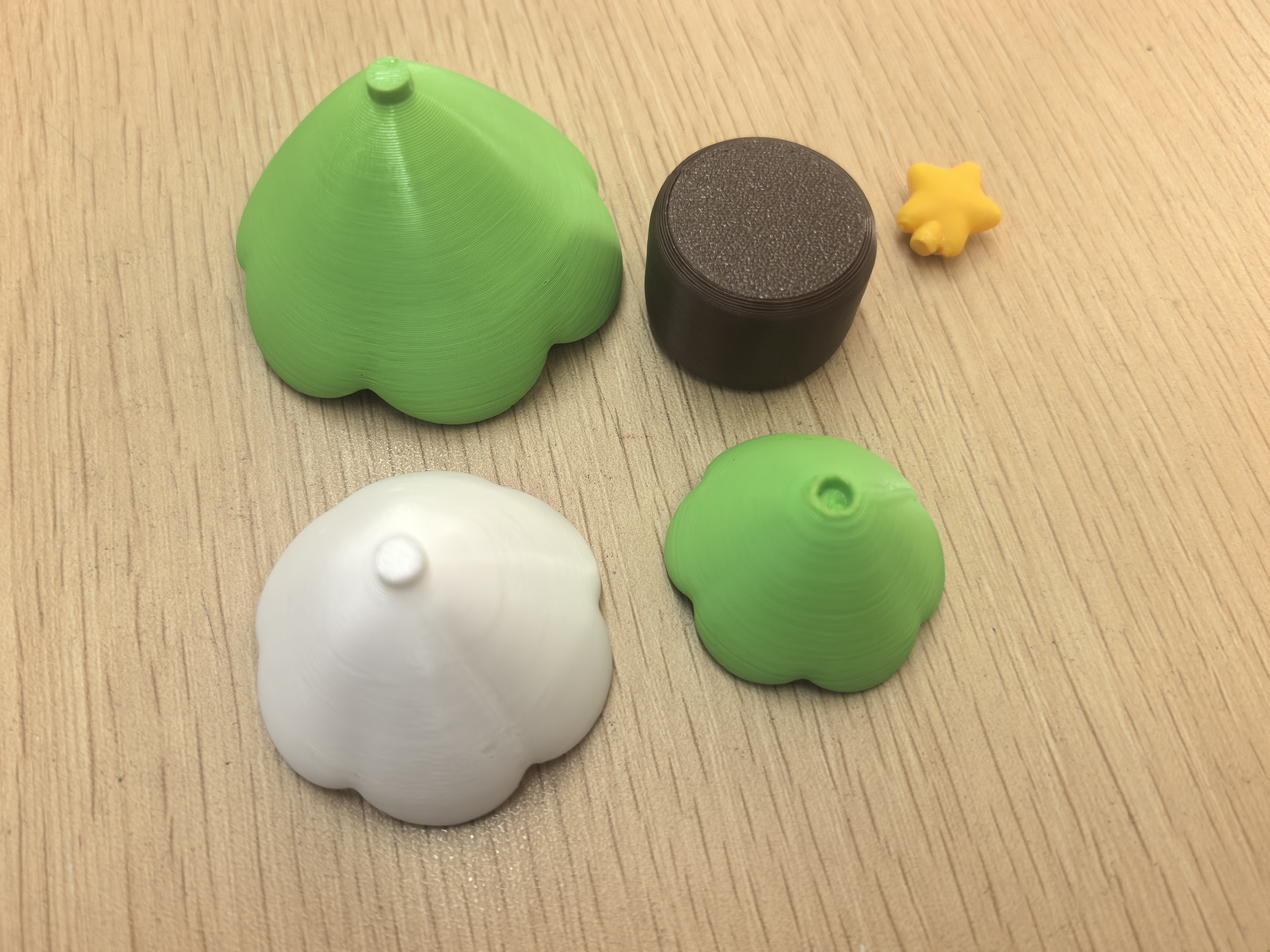 Miniatura 4 do modelo 3D 一棵可爱的圣诞树 分色打印 无需ams