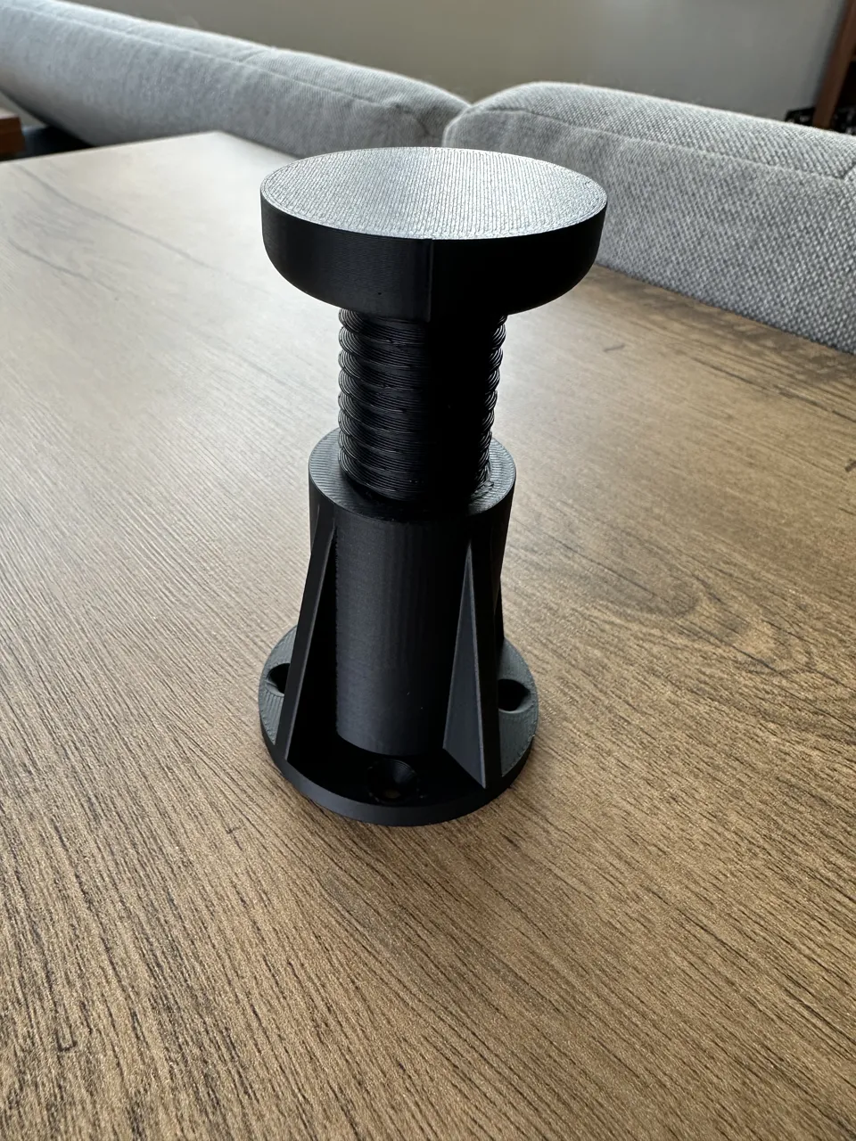 Height-adjustable leg view 2