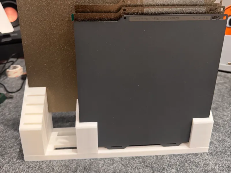 Adjustable width print plate stand (up to 6)