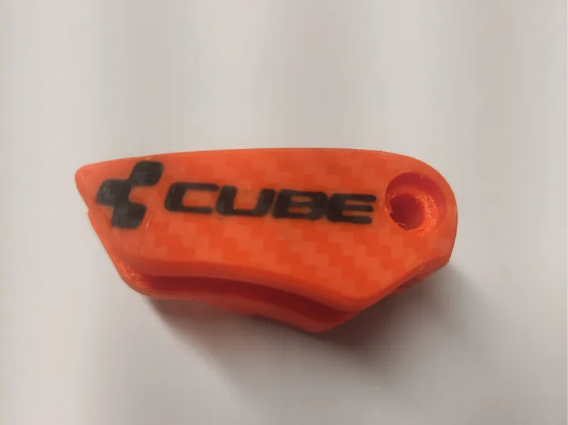 Cube chain guide