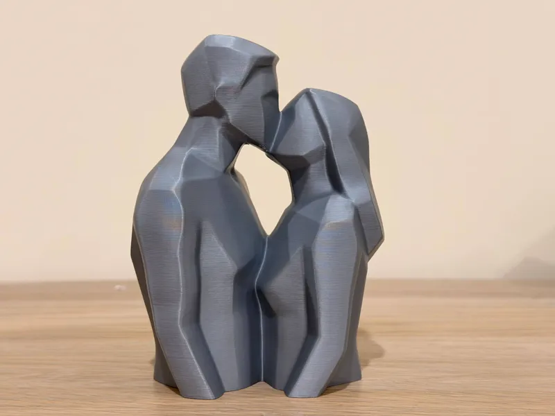 Deep Kiss Low Poly Sculpture - No Support