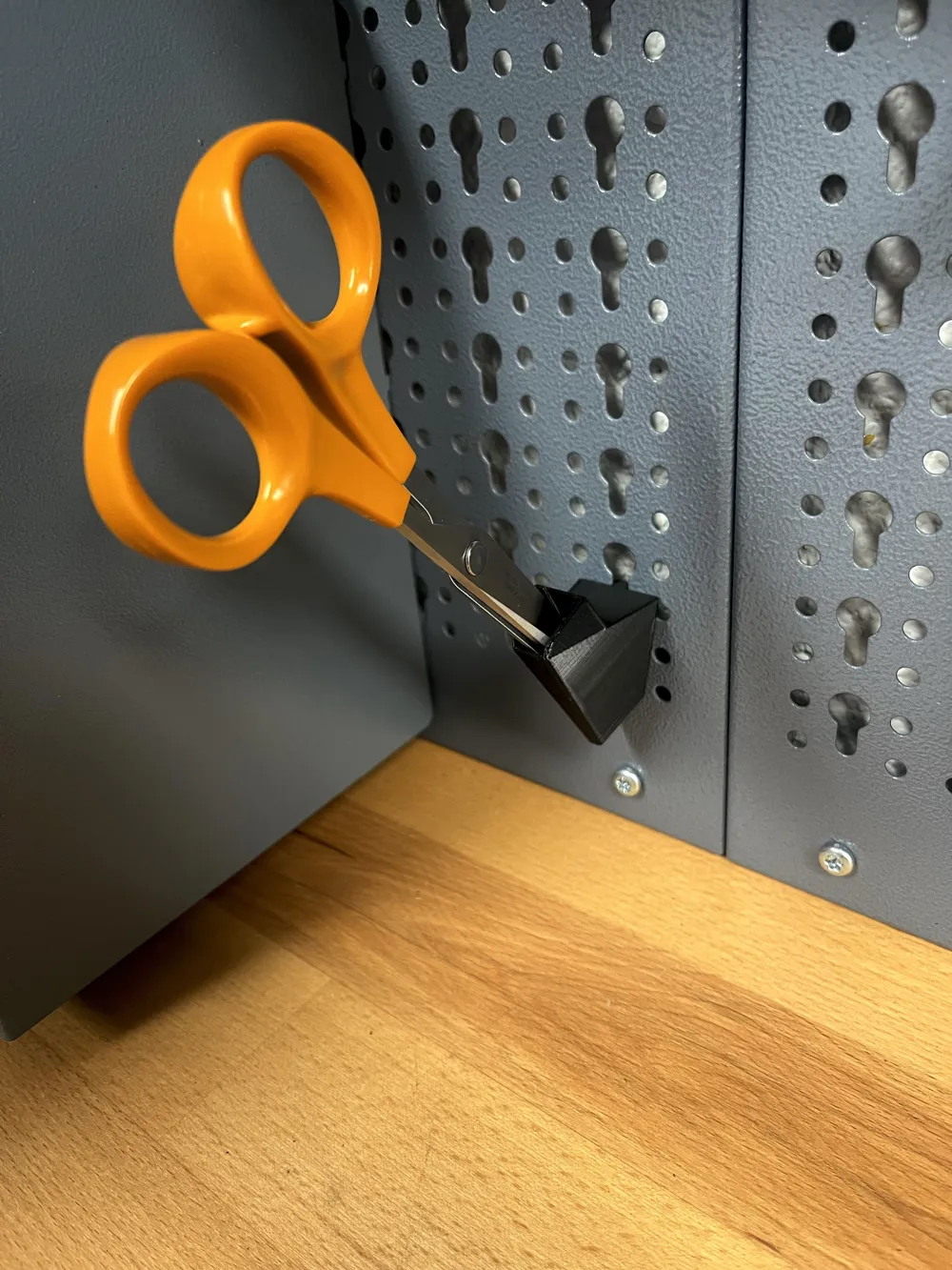 Scissors holder for Kupper pegboard by ups MakerWorld