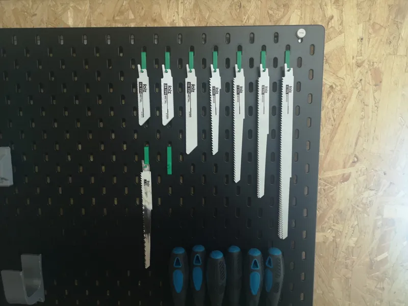 Skadis Saw blade hook