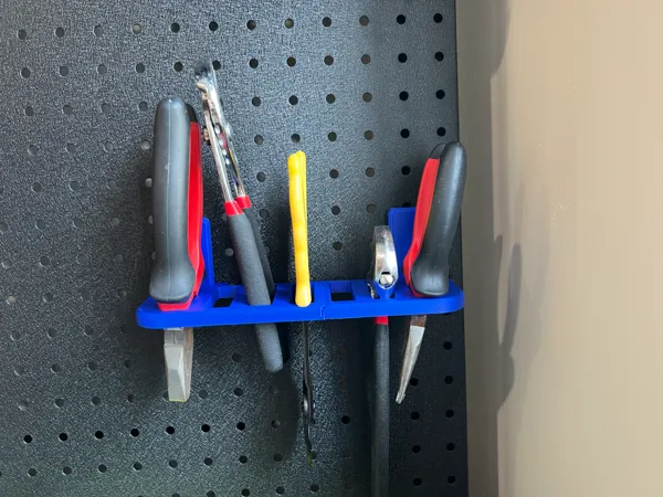 Range-pinces pour panneau perforé