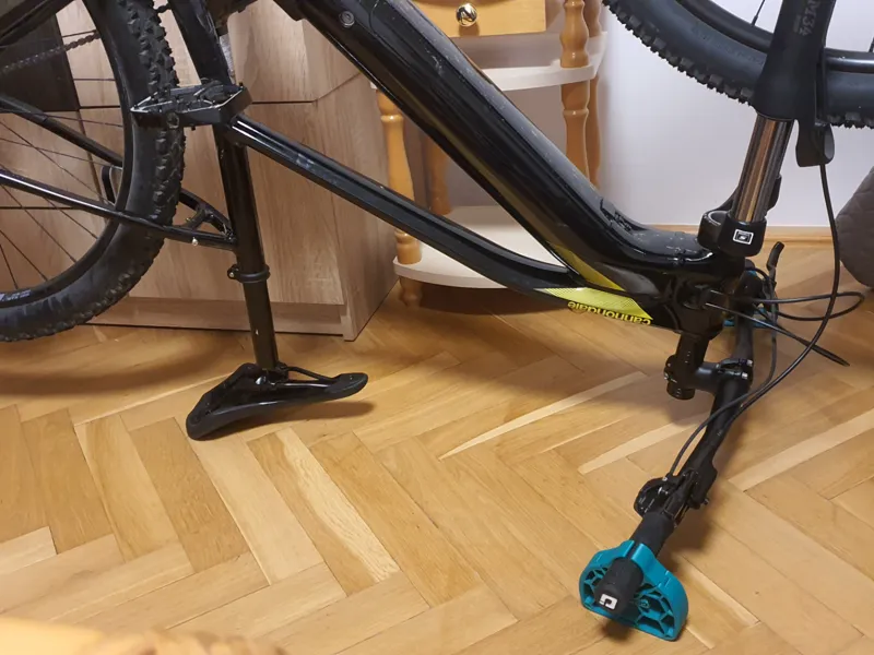 Bike handlebar stand and wall mount Print in Place