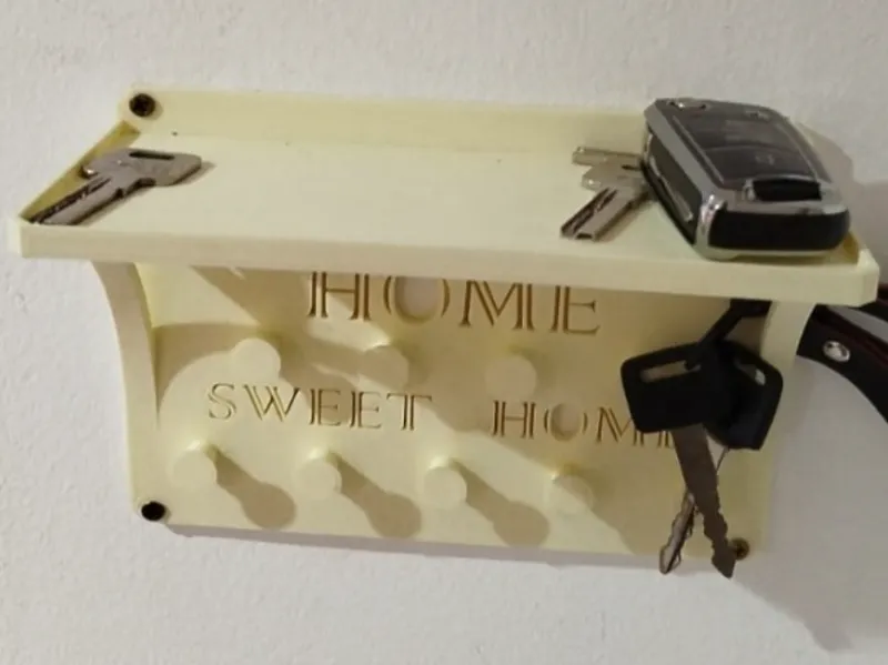 Wall mount key holder with 14 hangers and 1 shelf