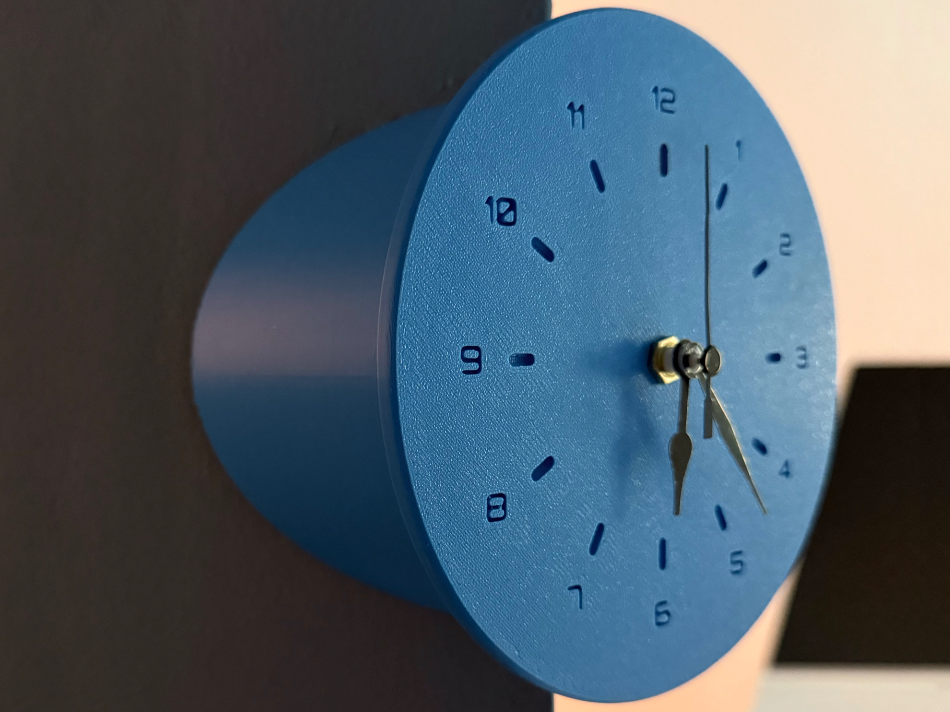 Wanduhr für die Ecke