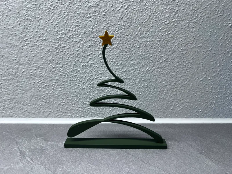 Moderner Weihnachtsbaum mit Stern