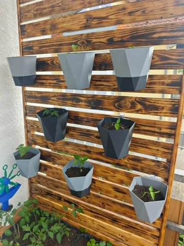 Letrero o emblema decorativo: Blumen-/ Pflanztopf im modernen Low-Poly-Design — vista de referencia 2