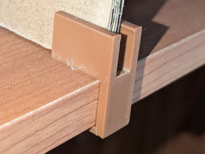 Cupboard divider clip