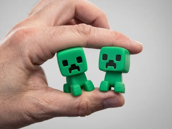 Фигурка Creeper от Minecraft с въртяща се глава