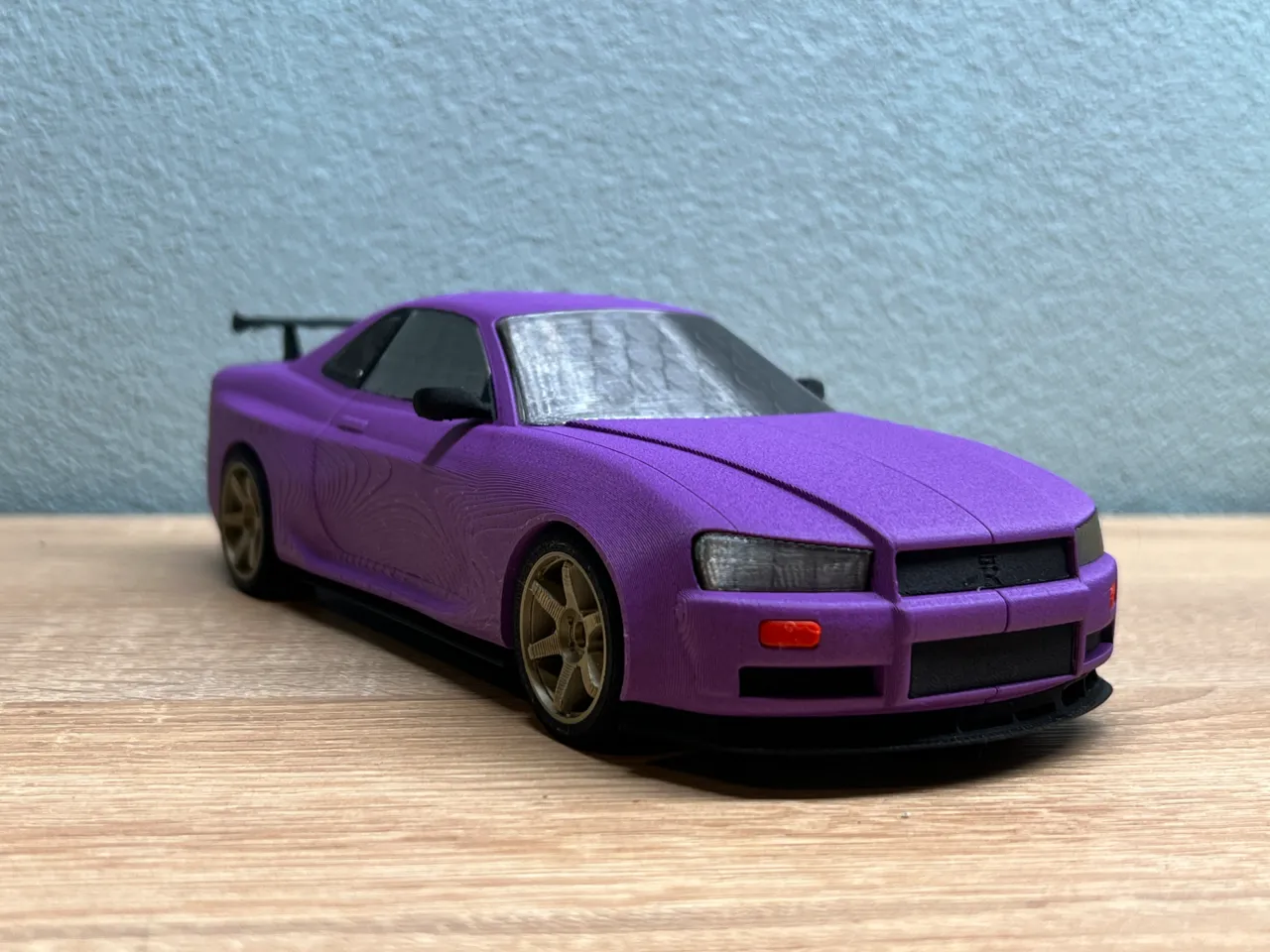Nissan Skyline GT-R R34 view 2