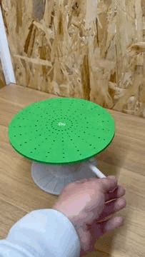 Airbrush rotary - turntable with helping handle