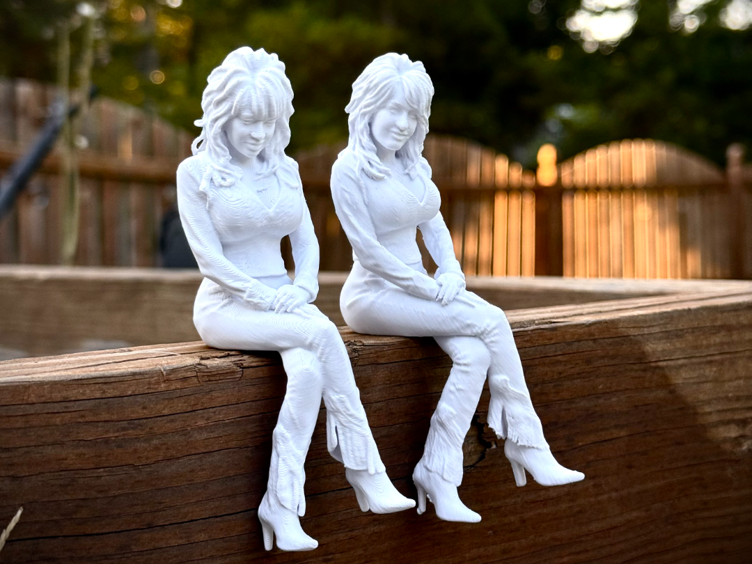Fallen Icons- Edge Sitting Dolly Parton Figurine! - 1