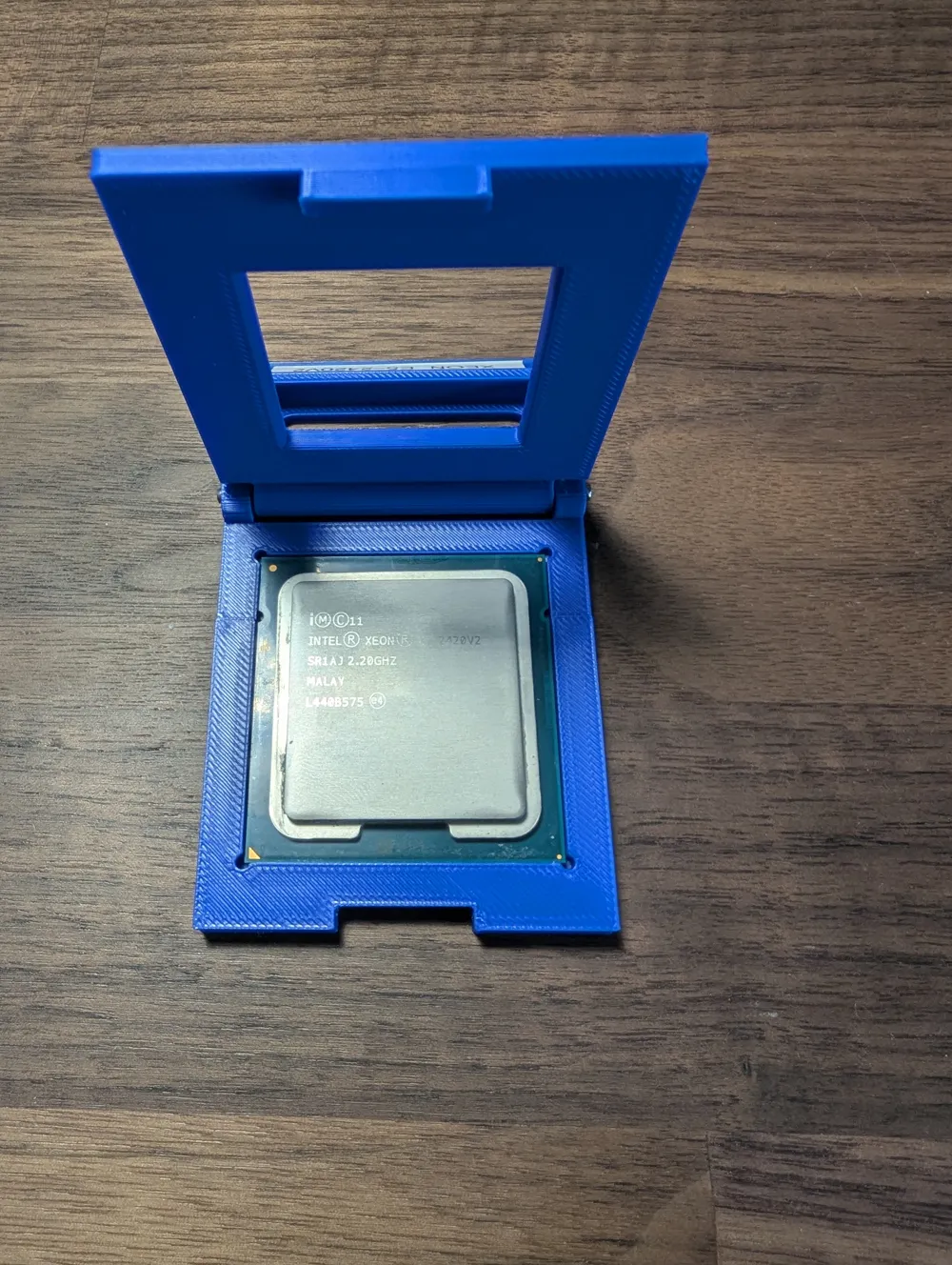 LTT Intel Xeon E5-2420 V2 CPU Holder Remixed by Error503 - MakerWorld