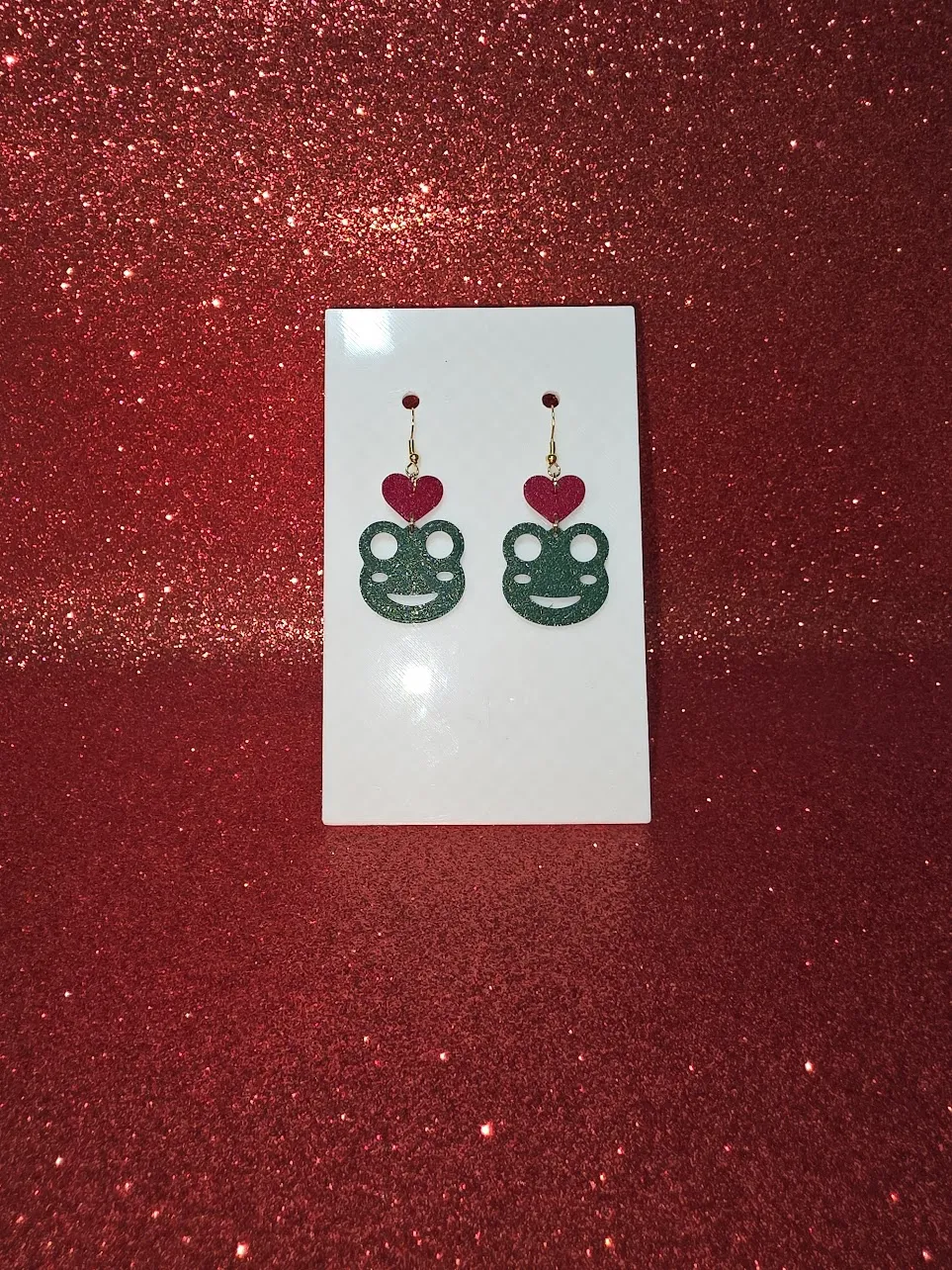 Frog in love earrings view 2