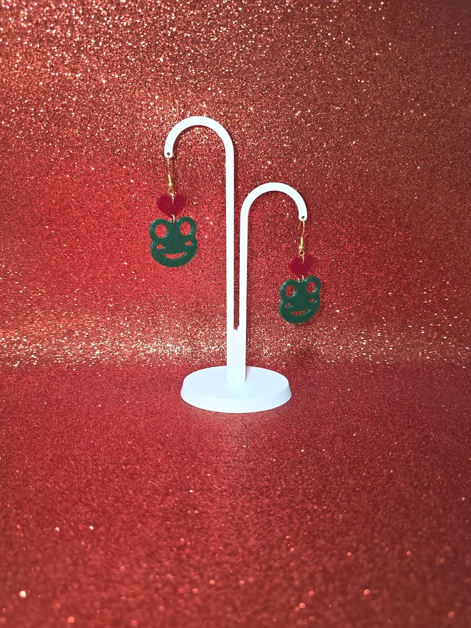 Frog in love earrings view 3