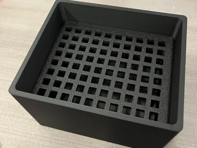 Small box with inset grid floor