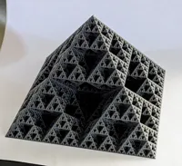 Pyramide fractale de Sierpinski — photo 6
