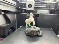 Cheval sur un rocher — photo 1