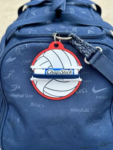 Accesorio para sujetar ligas de cabello: 2-1 Hair Tie & Lip Balm Volleyball Bag Tag — vista de referencia 4