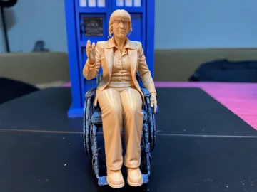 Figura decorativa: Shirley Anne Bingham – Doctor Who 1:10 — vista de referencia 2