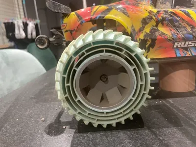 Full rear RC TRAXXAS RUSTLER VXL tire