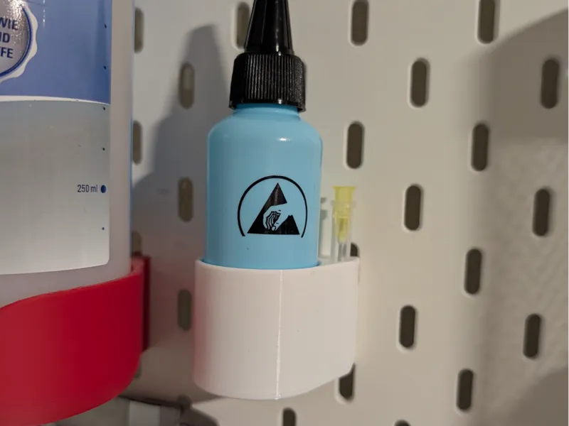 Skadis holder for alcohol bottle