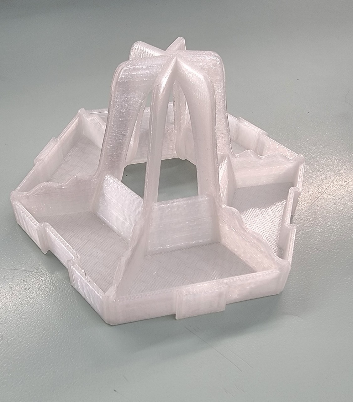 Miniatura 4 do modelo 3D Interlocking Hex Bottle Drying Rack