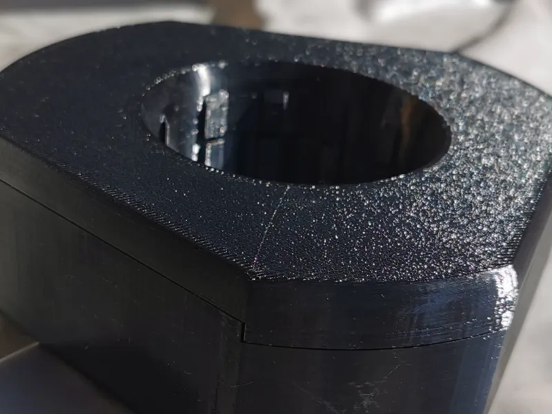 Futuristic Alien twist lock travel DonutCase SciFi