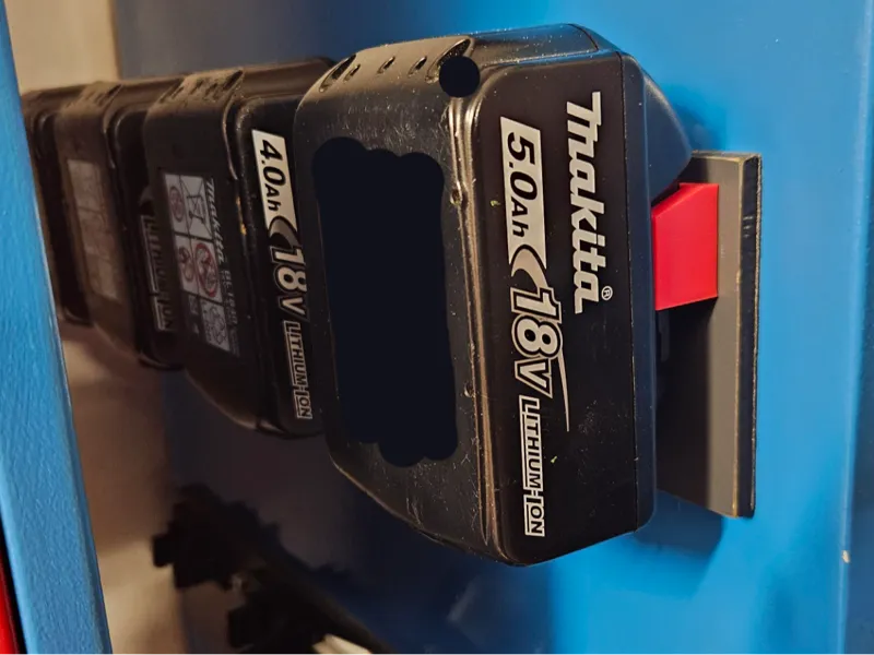Halter für Makita 18V LXT Akku , einfach , schnell