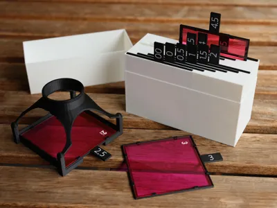 Darkroom photo enlarger filter carriage system