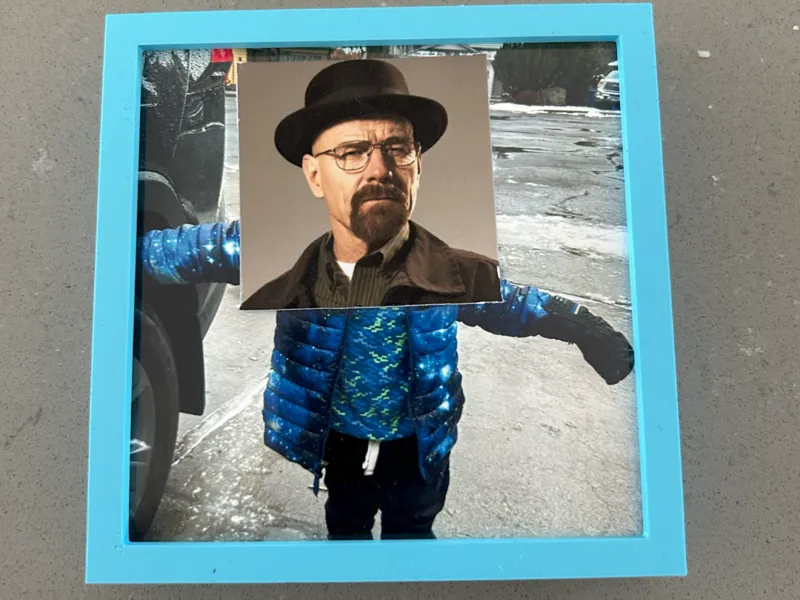 4x4 Photo frame - no hardware needed