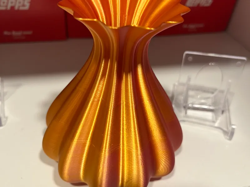 wavy Vase/pencil holder