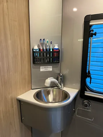 Soporte: RV Wall Mount Toothbrush Holder — vista de referencia 2