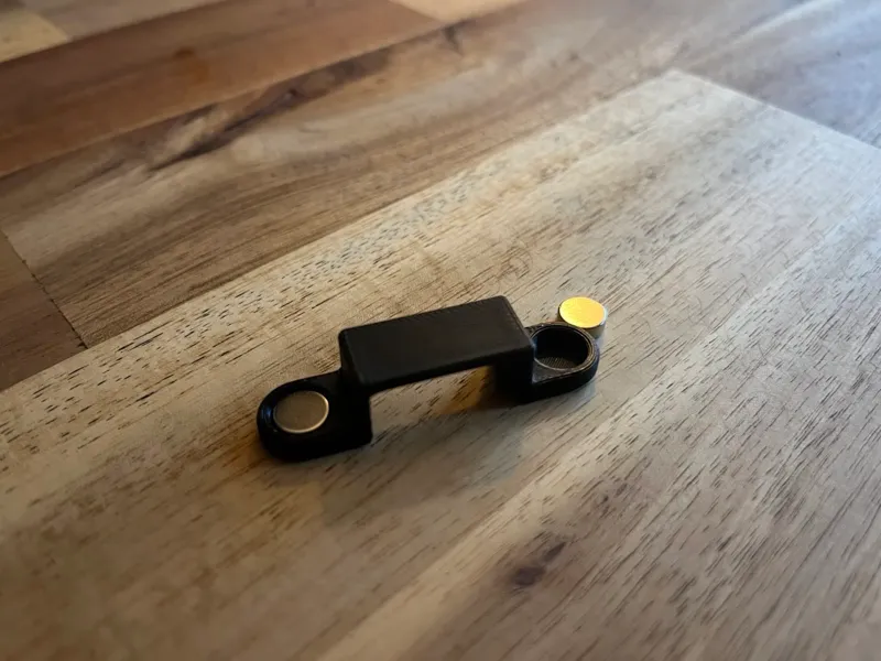 Simple magnetic cable holder