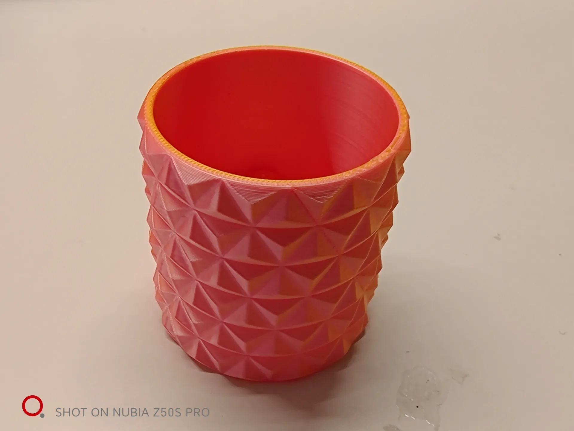 Miniatura 2 do modelo 3D Pen container 笔筒-三角形表面