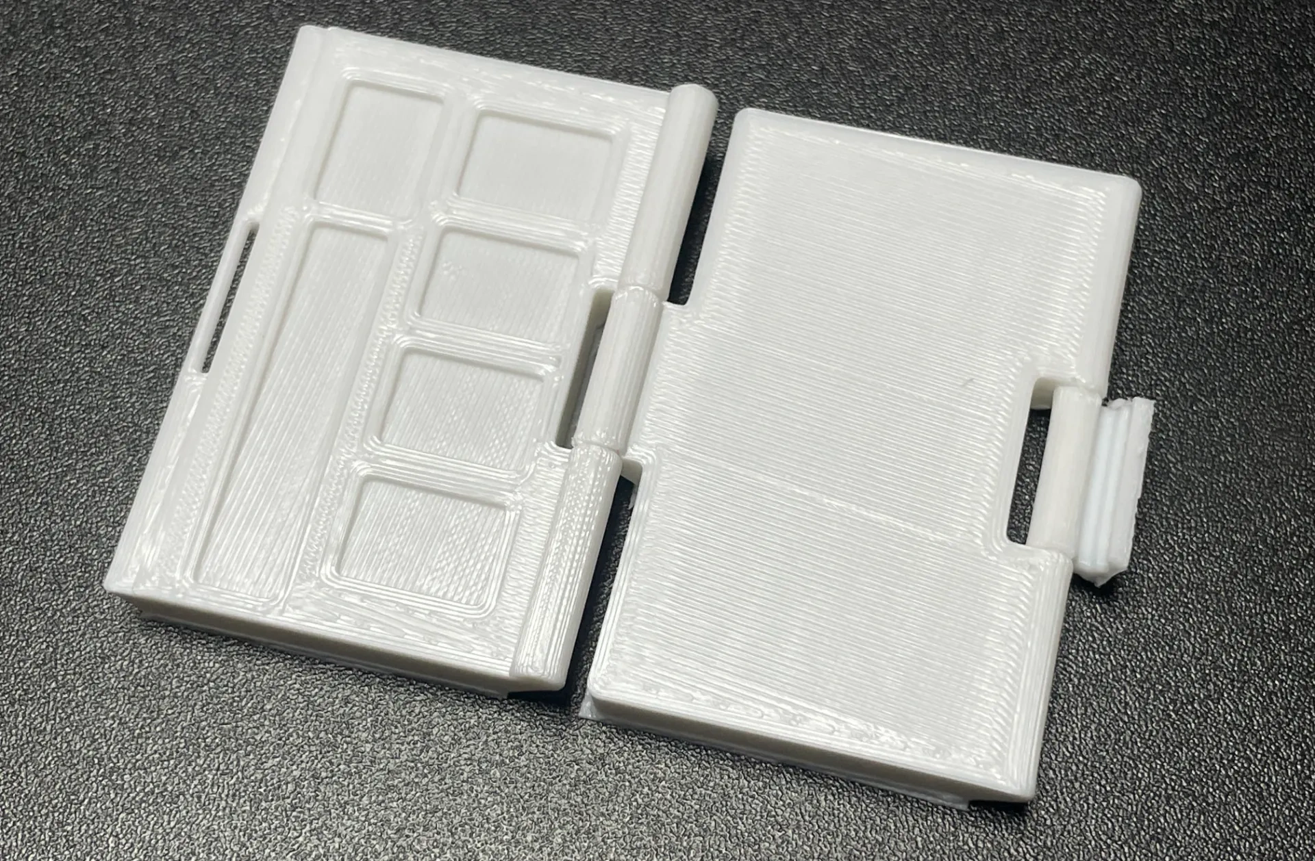 Miniatura 1 do modelo 3D 带卡扣的SIM卡收纳盒|全家出游版|可收纳卡针