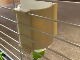Water bottle holder for pets 