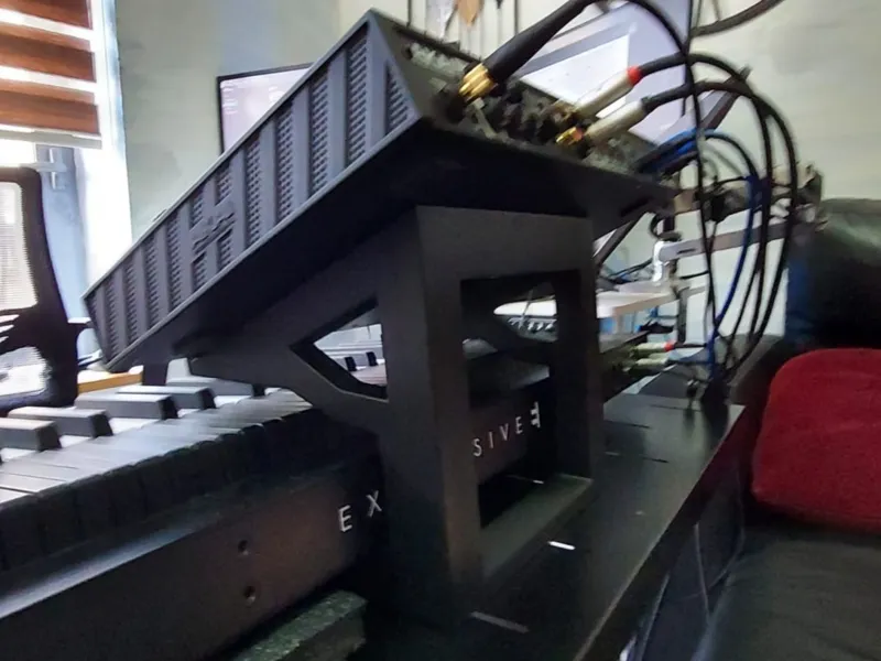 Akai mpc Stand - Above Keyboard